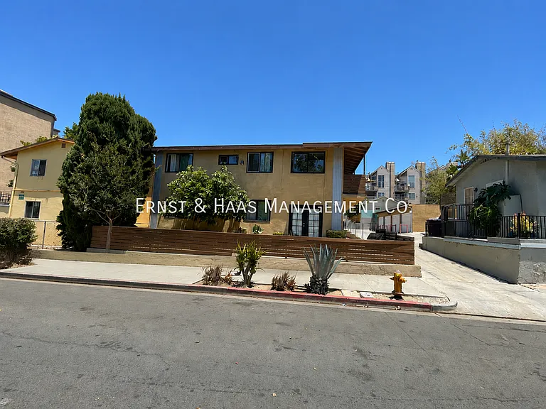 426 Golden Ave #3 — Photo 2