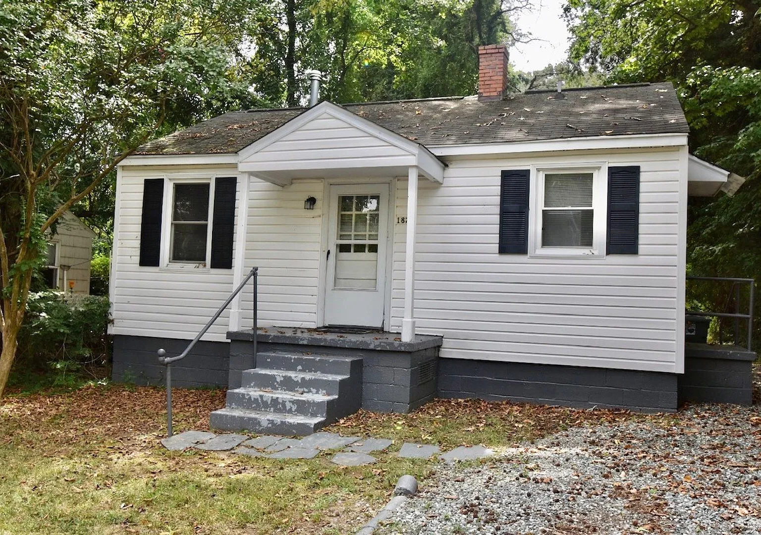 Two Bedroom, One bath house available now! — Photo 1