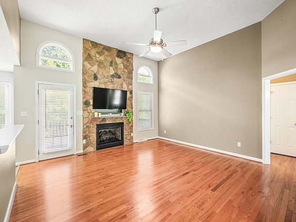 5th image of 91 Spring Oaks Dr