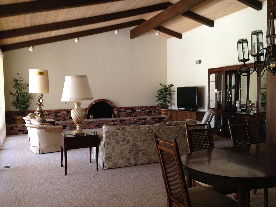 Living Room/Dining Room