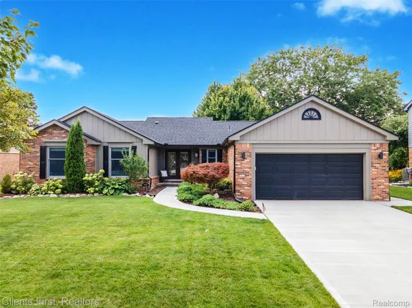 20019 Southampton Dr, Livonia, MI 48152