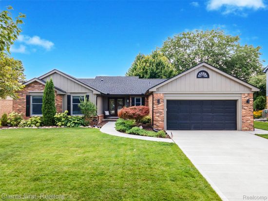 20019 Southampton Dr, Livonia, MI 48152