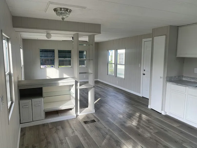 Lakeview Terrace — Photo 13