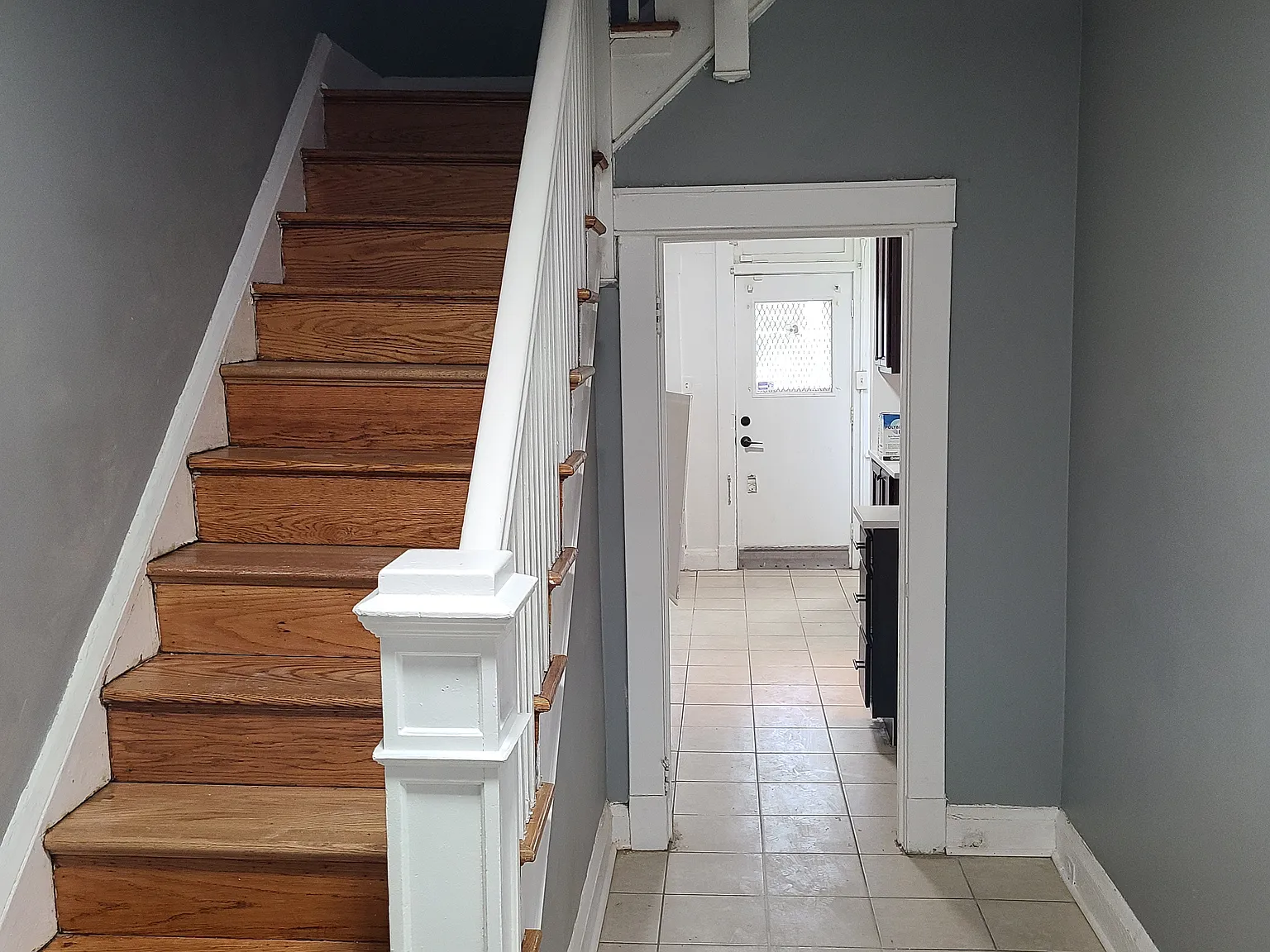 4 bed, 1300 sqft, $1,800 — Photo 2
