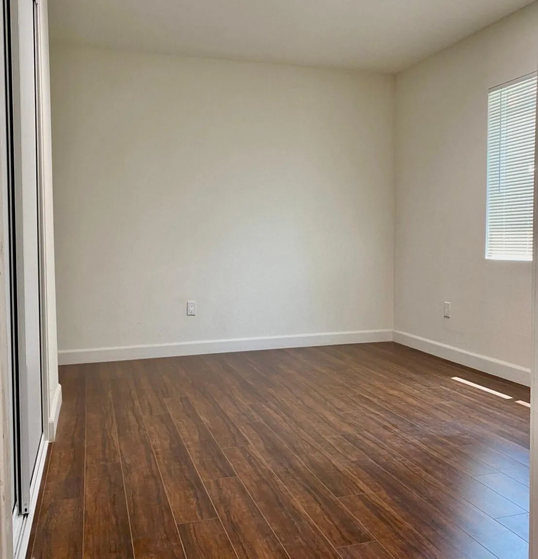 4 bed, $975 — Photo 2