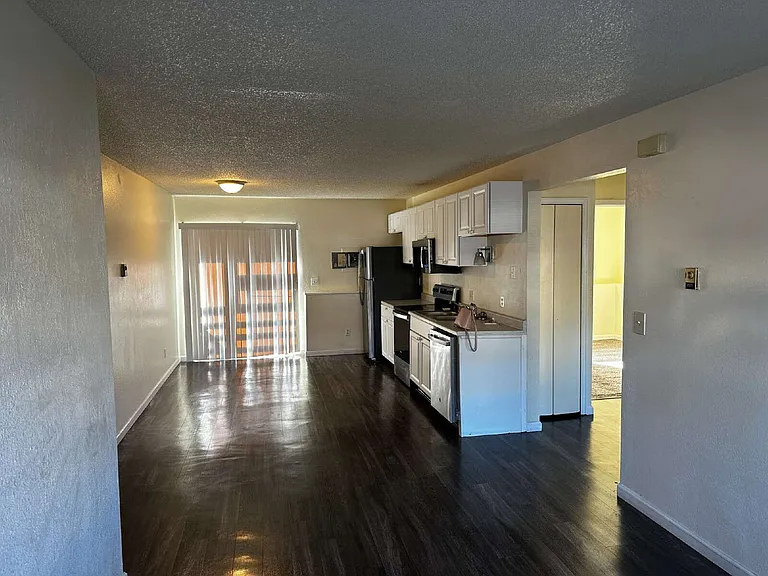 865 Hathaway Dr #D — Photo 5