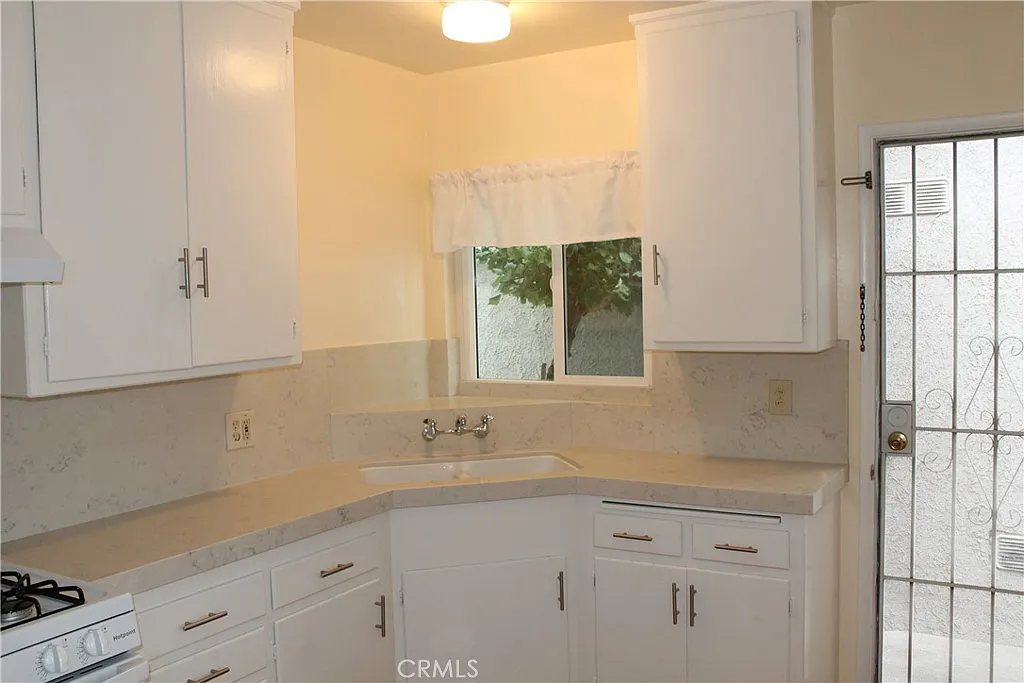 1 bed, 600 sqft, $2,100 — Photo 4
