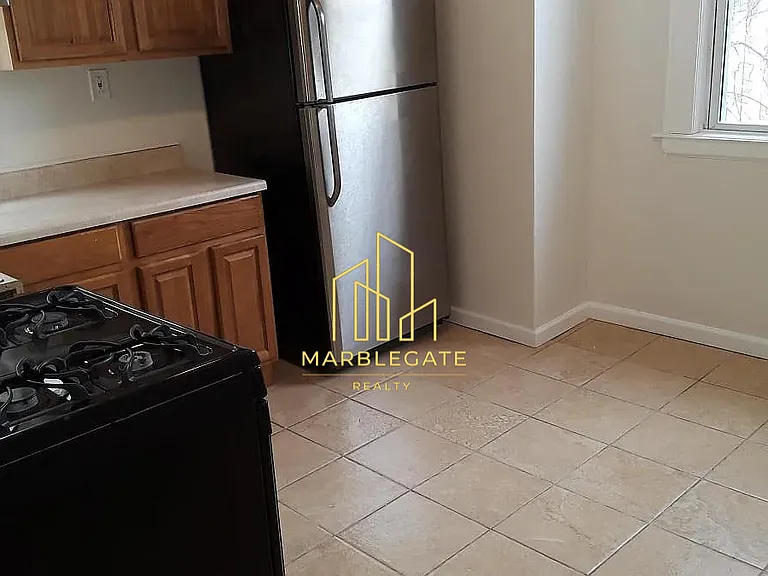 249 Amherst St #11R — Photo 2