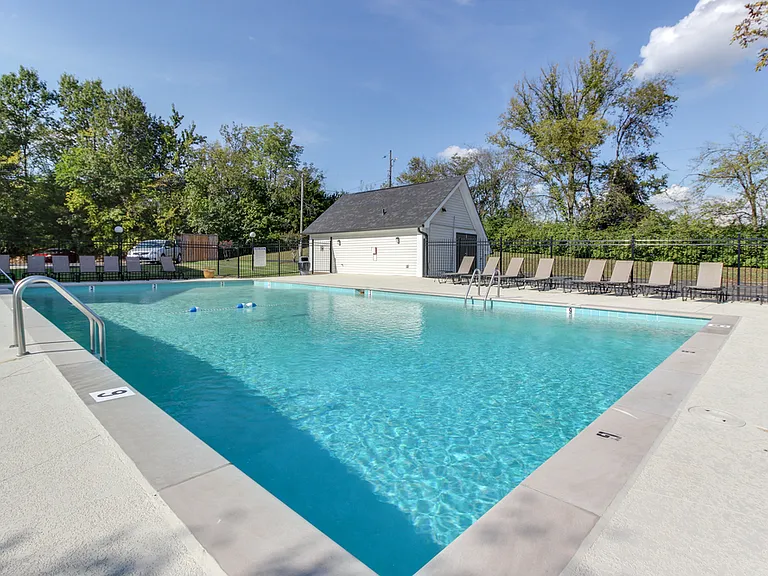 Hickory Lake Apartments — Photo 4