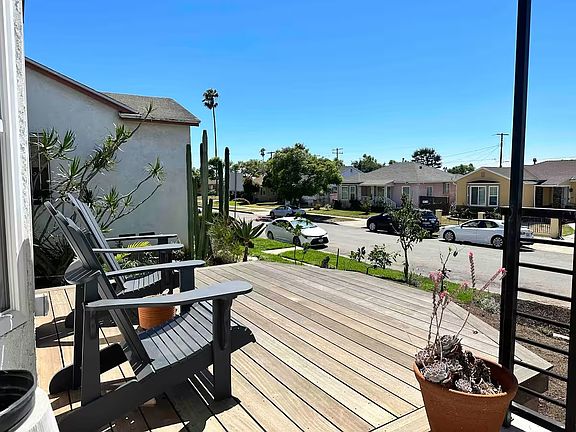 4th image of 10928 S Manhattan Pl
