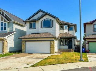 92 NW Everglen Close SW, Calgary, AB T2Y 0G6