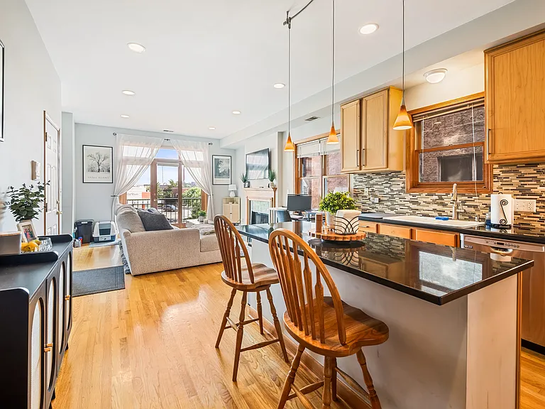 1954 W Diversey Pkwy #3W — Photo 4