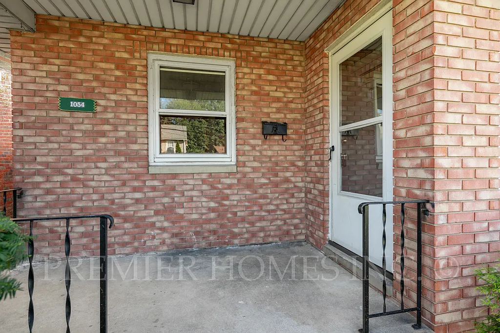 2 bed, 900 sqft, $1,295 — Photo 2