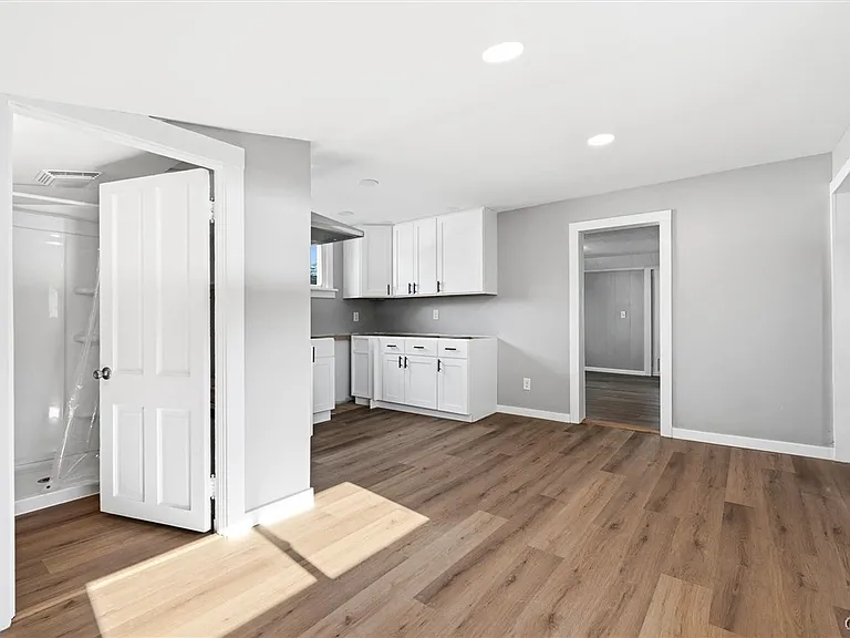 19 Camp St #2 — Photo 3