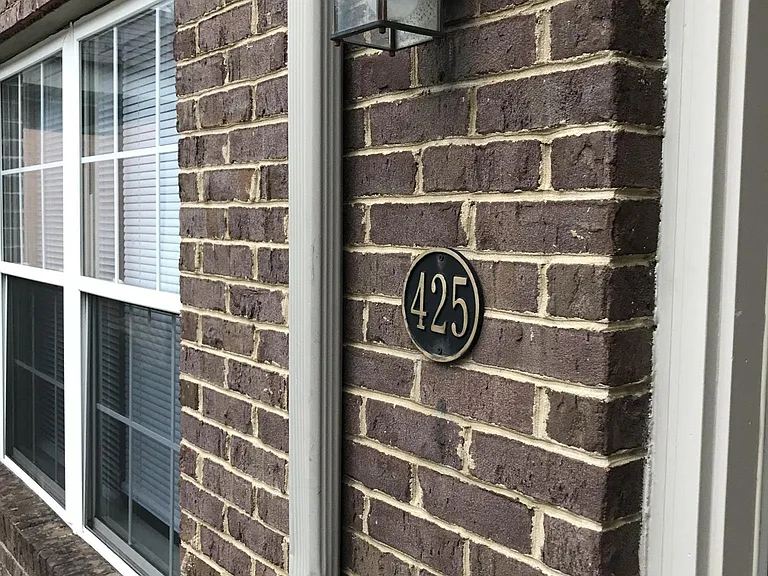 425 Dabney Dr — Photo 1
