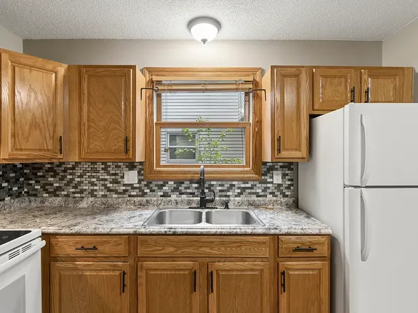 14707 62nd St N APT 4, Stillwater, MN 55082