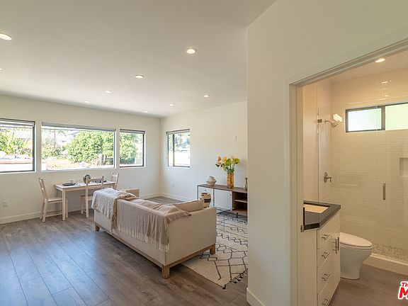 5th image of 905 Parkman Ave #5