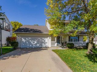 700 71st St NE, Cedar Rapids, IA 52402