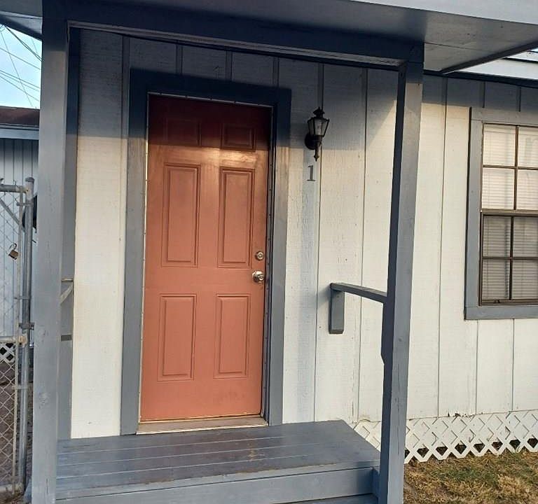 1st image of 1605 W Teege Ave