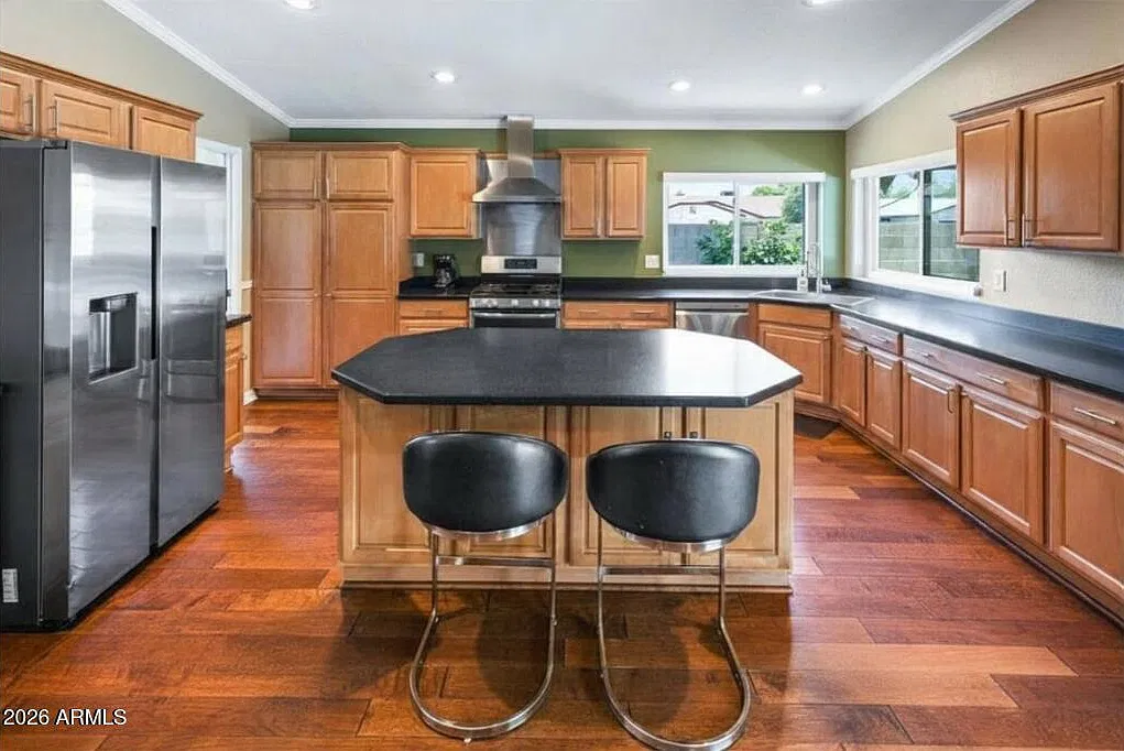 5 bed, 3344 sqft, $5,500 — Photo 1