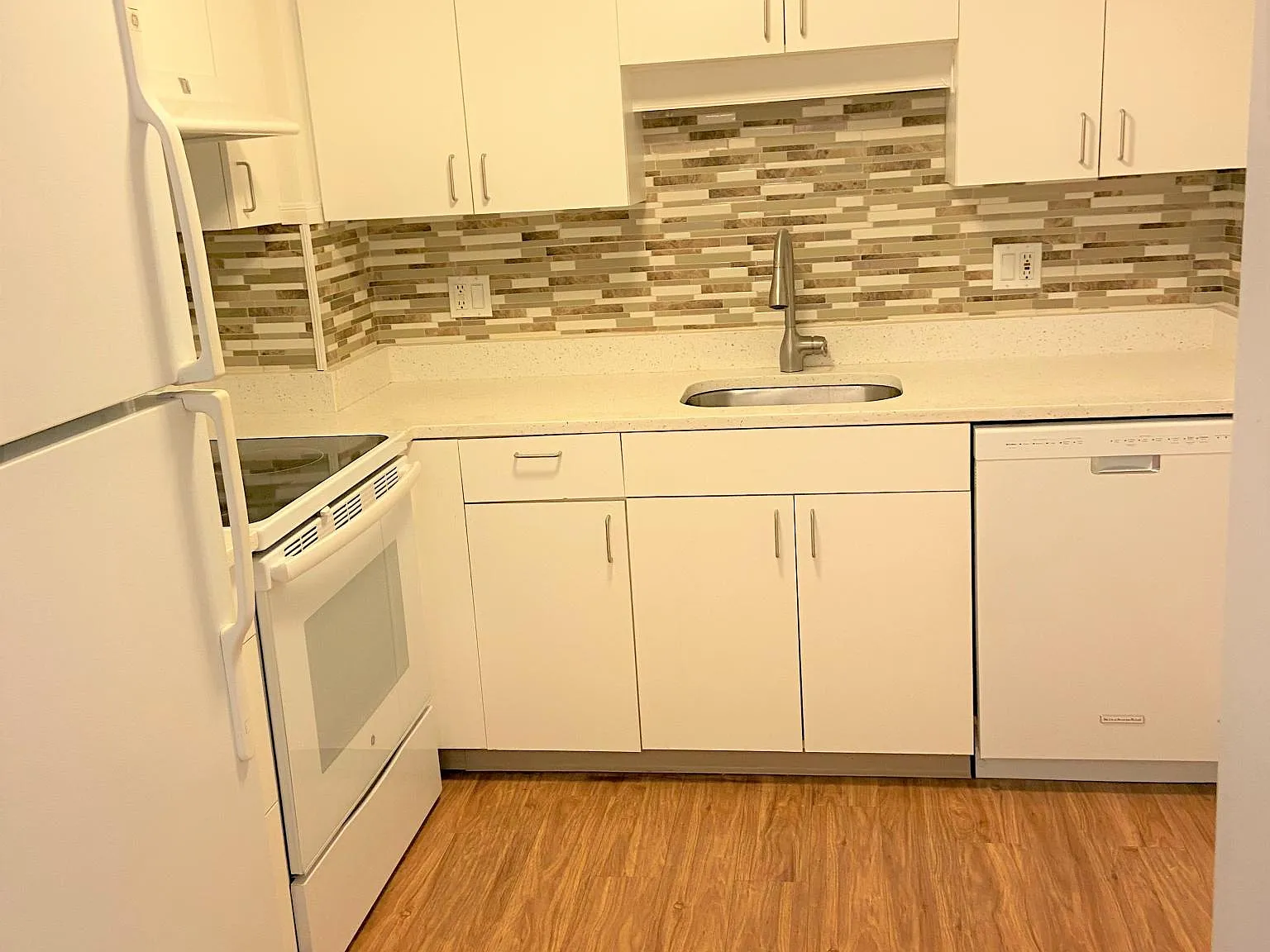 2 bed, 1170 sqft, $2,300 — Photo 3