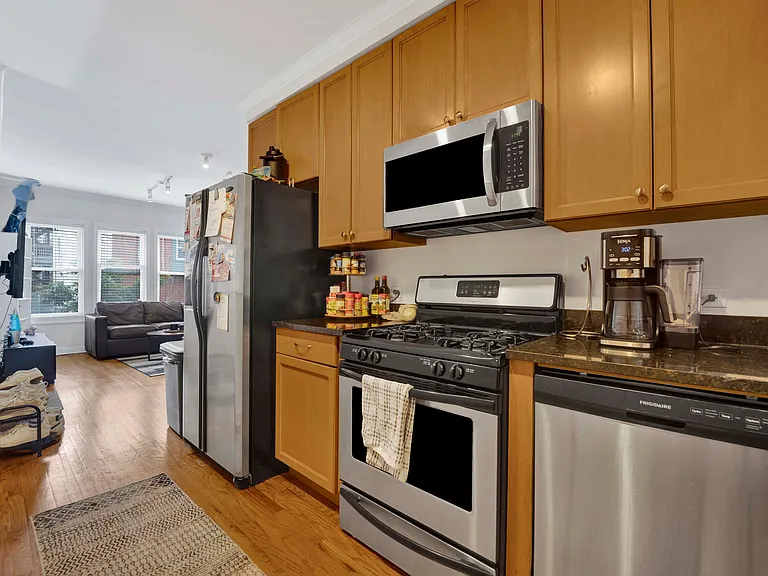1149 W Cornelia Ave #1 — Photo 5