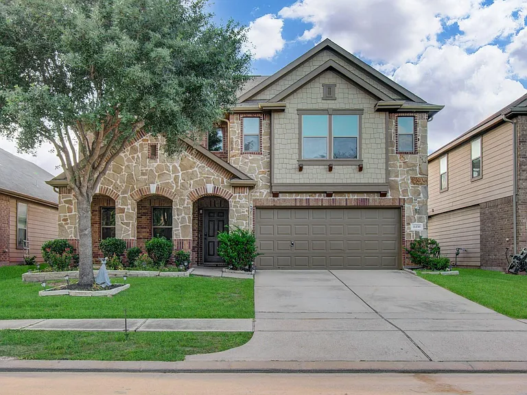 16430 Williamstown Dr — Photo 2