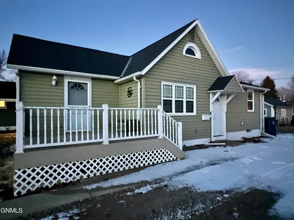 120 N 8th St, Oakes, ND 58474