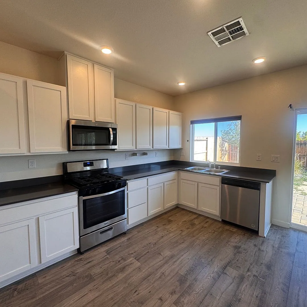 Building Photo - 8791 Portia Dr