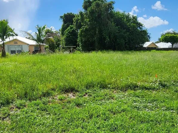 8245 SANDPINE Circle, Port St Lucie, FL 34952