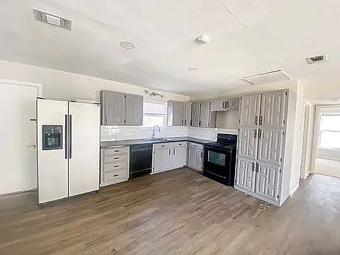 4th image of 2688 W Ave N