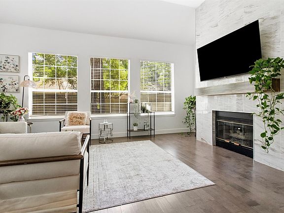 3rd image of 55 Terraglen Dr