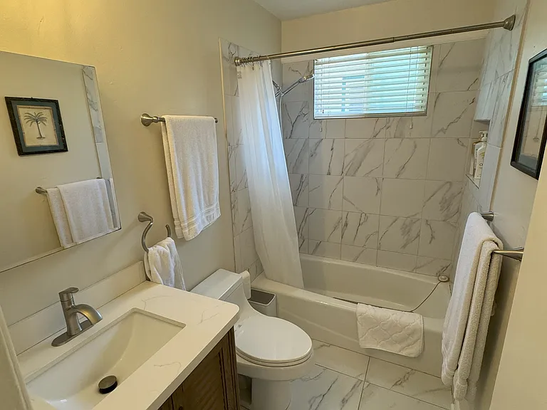 319 N Clementine St — Photo 6