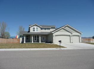 210 NE Greystone Loop, Mountain Home, ID 83647
