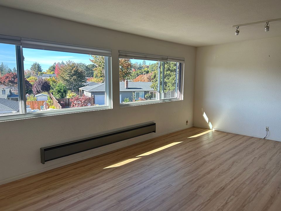 1st image of 2210 Eastwood Dr #2