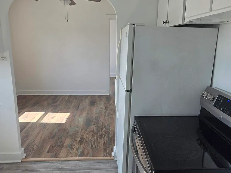 404 Walnut St #B — Photo 6