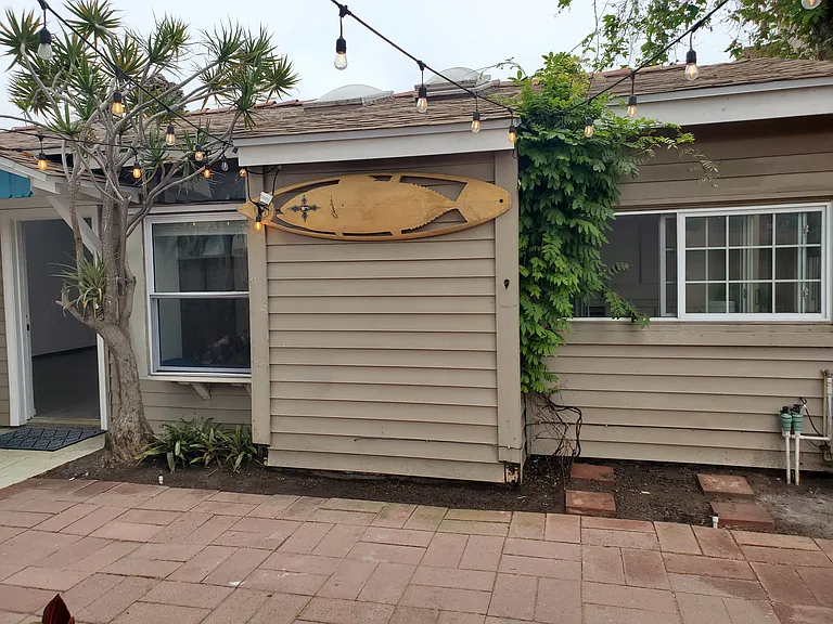 911 Hornblend St — Photo 2