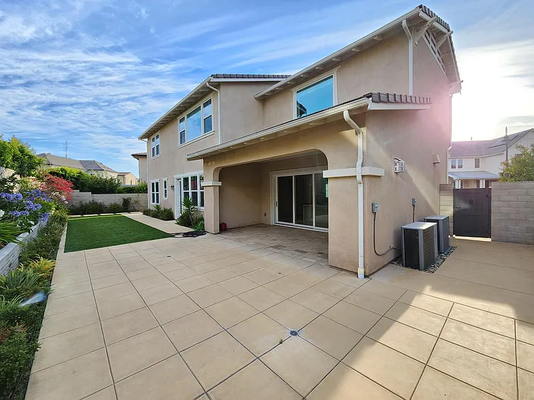 63 Harlow — Photo 22