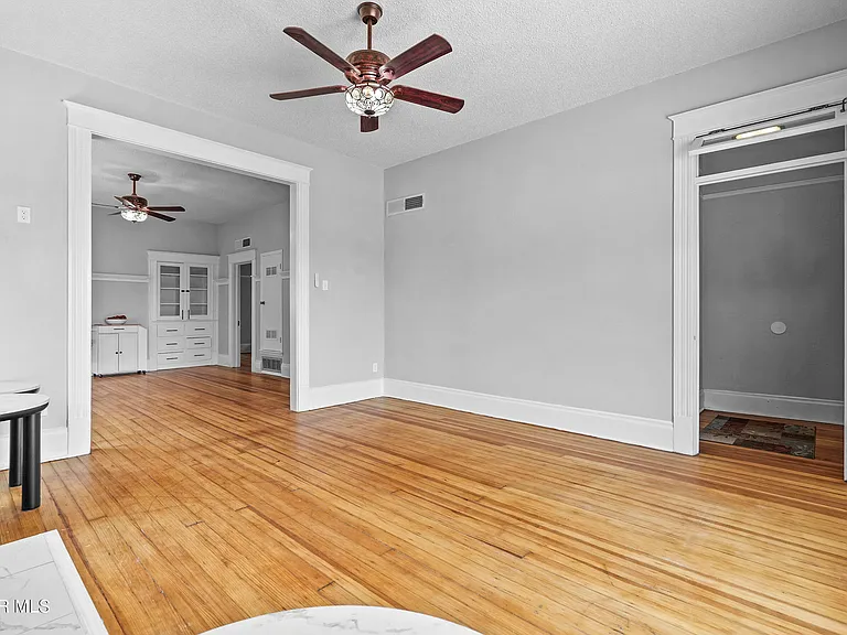 305 E River Ave — Photo 18
