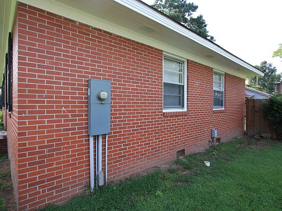 3rd image of 1112 E 8th St