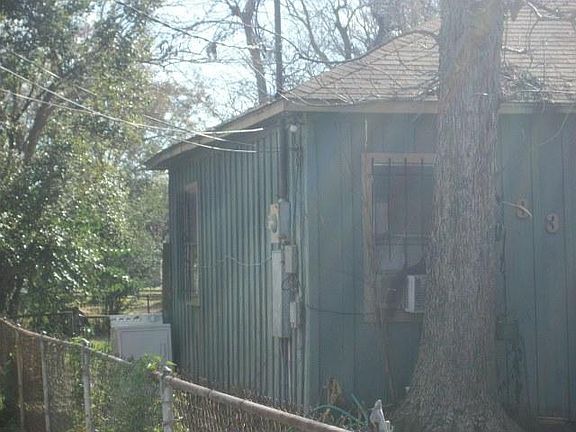 2nd image of 330 E Pipkin St