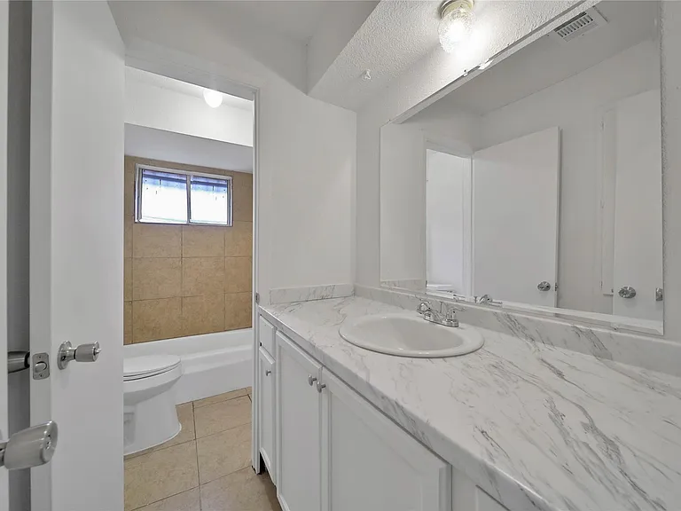 10006 Neuens Rd #1 — Photo 14