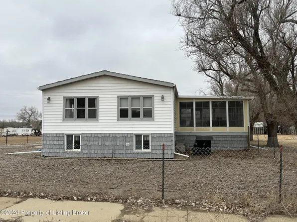 307 3rd St SE, Marmarth, ND 58643