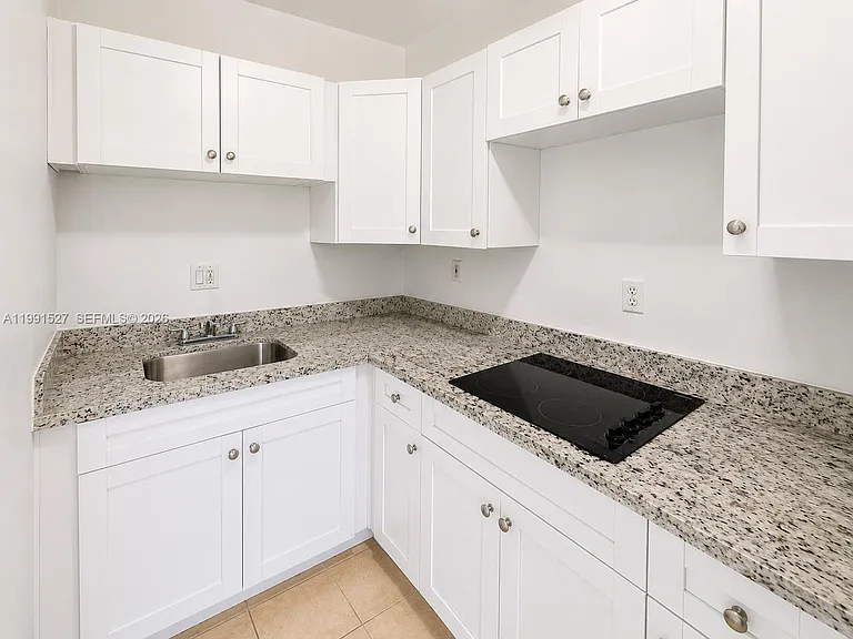 2047 Lincoln Ave #4 — Photo 1