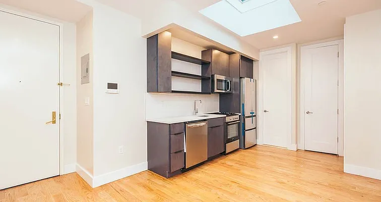 Rented by Skyhigh Realty NYC LLC | media 10