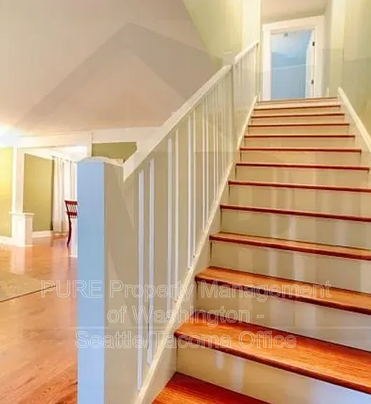 623 N Steele St — Photo 8