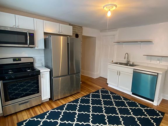 kitchen - Quartz countertops, upgraded stainless steel appliances. Dishwasher and large space for dining table!