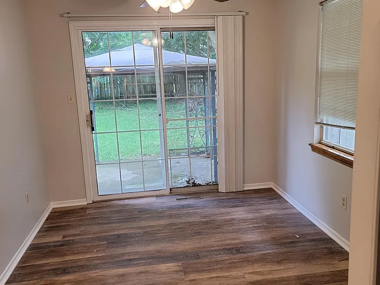 307 SE Greystone Dr — Photo 23