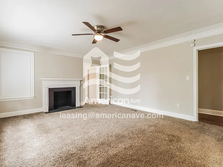 566449_003_wm_-_living_room_13548046.jpg