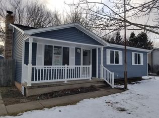 326 Oakwood Ln, Perry, MI 48872